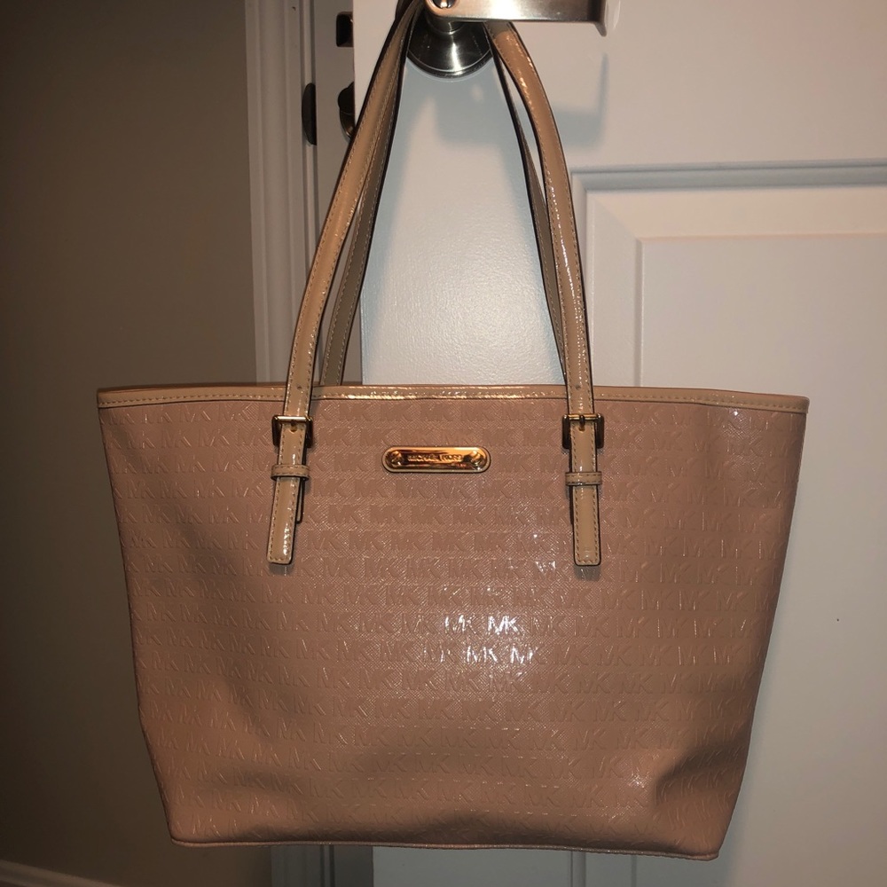 MK Jet Set Carry All tote “Oyster color”